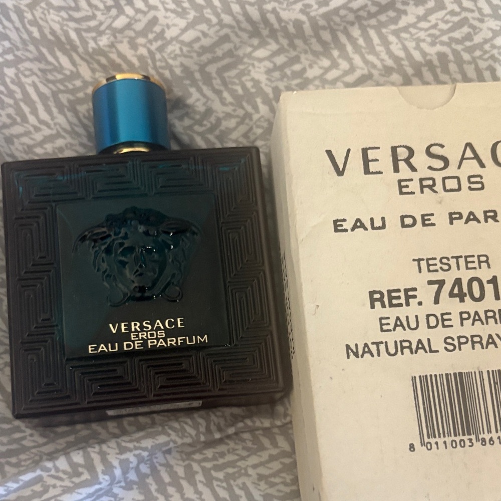 Versace Eros Eau de Parfum in Black and Gold - Picture 3 of 4